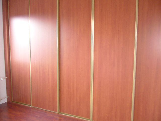 Vestavěné skříně s posuvnými dveřmi