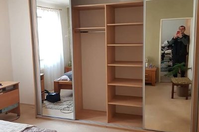 Skříně a nábytek