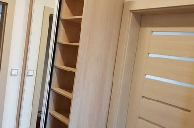 Skříně a nábytek