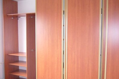 Vestavěné skříně s posuvnými dveřmi
