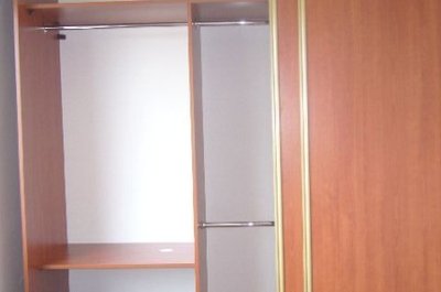 Vestavěné skříně s posuvnými dveřmi