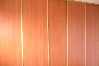 Vestavěné skříně s posuvnými dveřmi